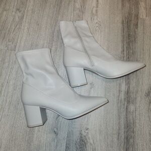Aldo Chic White/Gray Heeled Boots